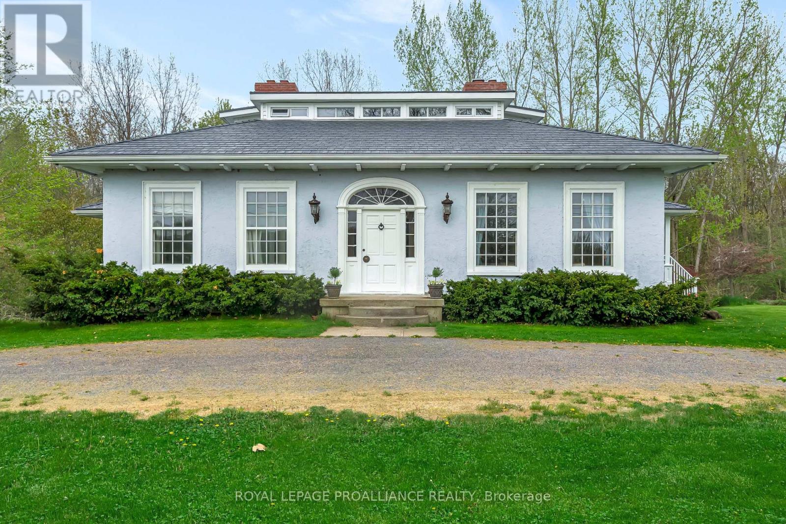 1479 LAKESIDE DRIVE