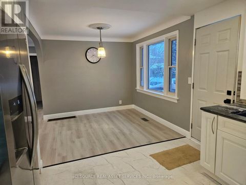 52 SPEEDVALE AVENUE W Guelph (Exhibition Park) ON N1H1J9