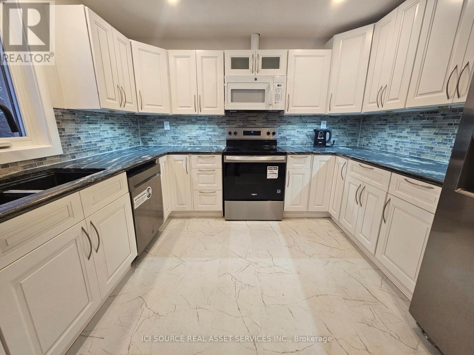 52 SPEEDVALE AVENUE W