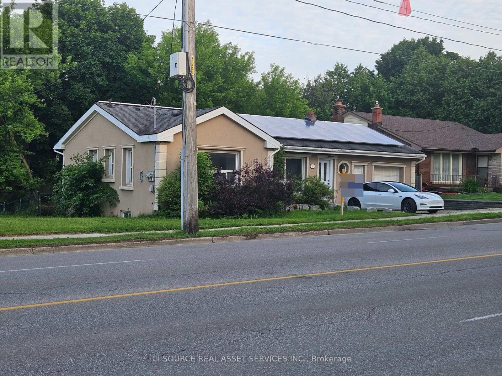 52 SPEEDVALE AVENUE W