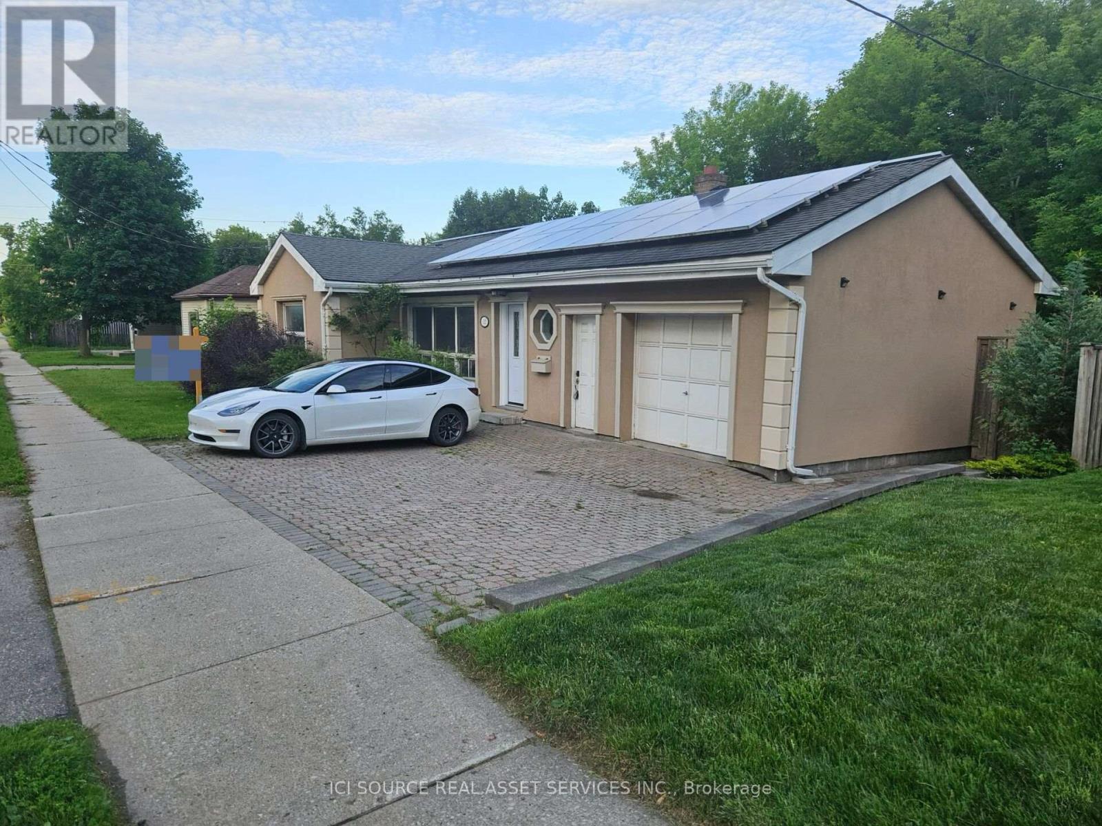 52 SPEEDVALE AVENUE W