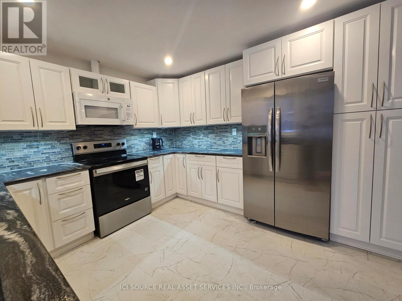 52 SPEEDVALE AVENUE W