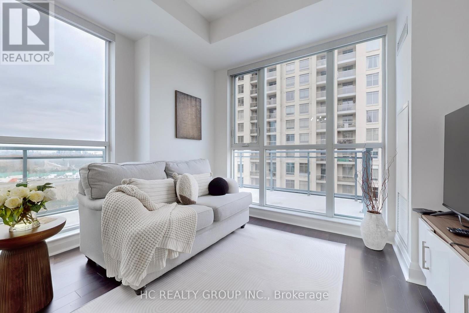 805 - 17 KENASTON GARDENS
