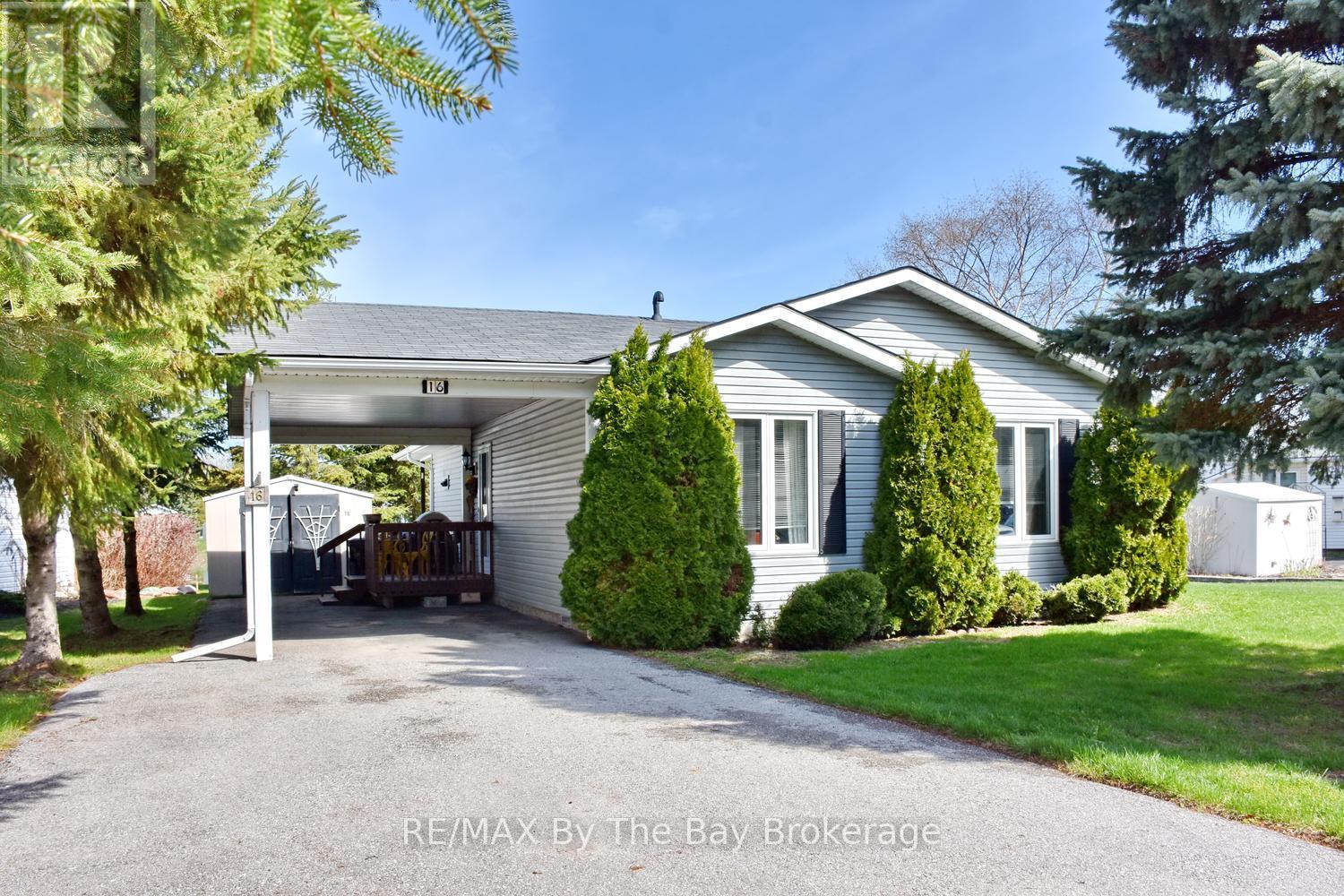 Photo 1 of 25 — 16 INDIANA AVENUE, Wasaga Beach, ON L9Z3A8