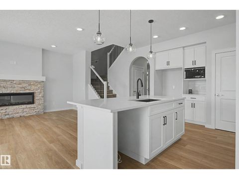 5433 Hawthorn Run SW Edmonton AB T6X3K5