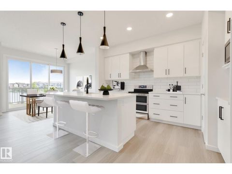 5433 Hawthorn Run SW Edmonton AB T6X3K5