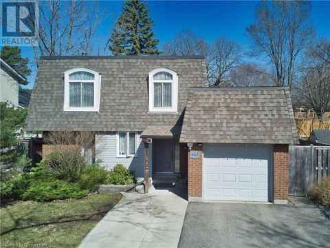 463 LOLITA Gardens Mississauga ON L5A2A8