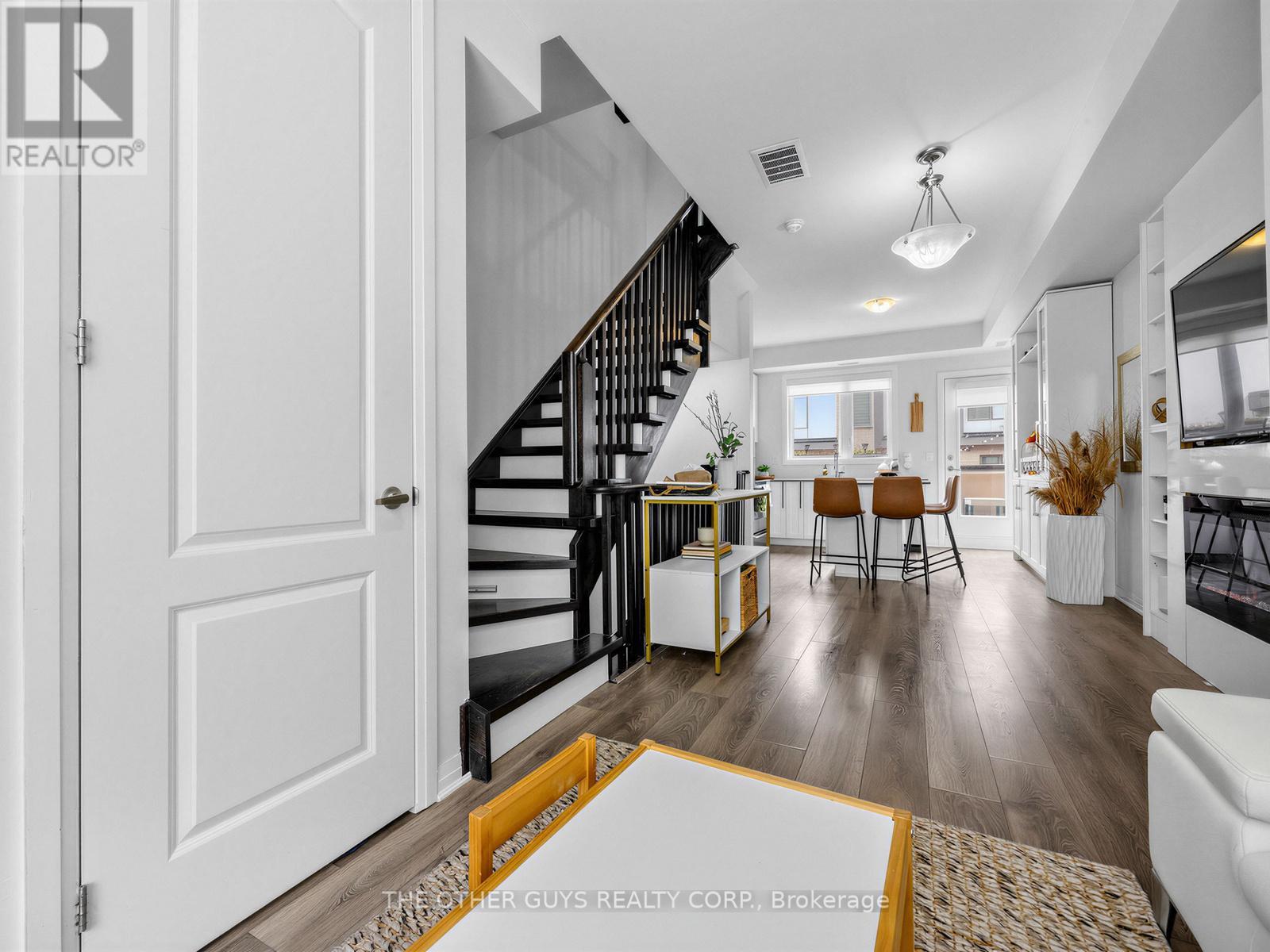 3 - 60 THOMAS MULHOLLAND DRIVE