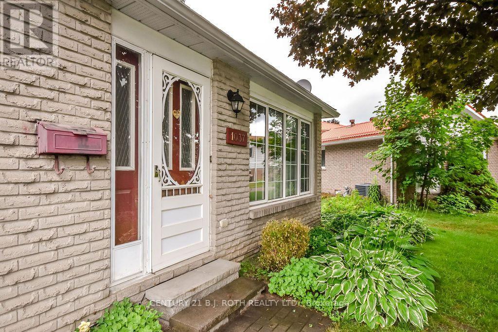 1037 GLEN EAGLES CRESCENT