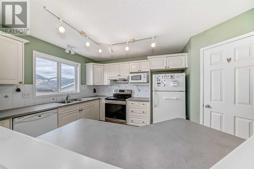 28 Country Hills Manor NW