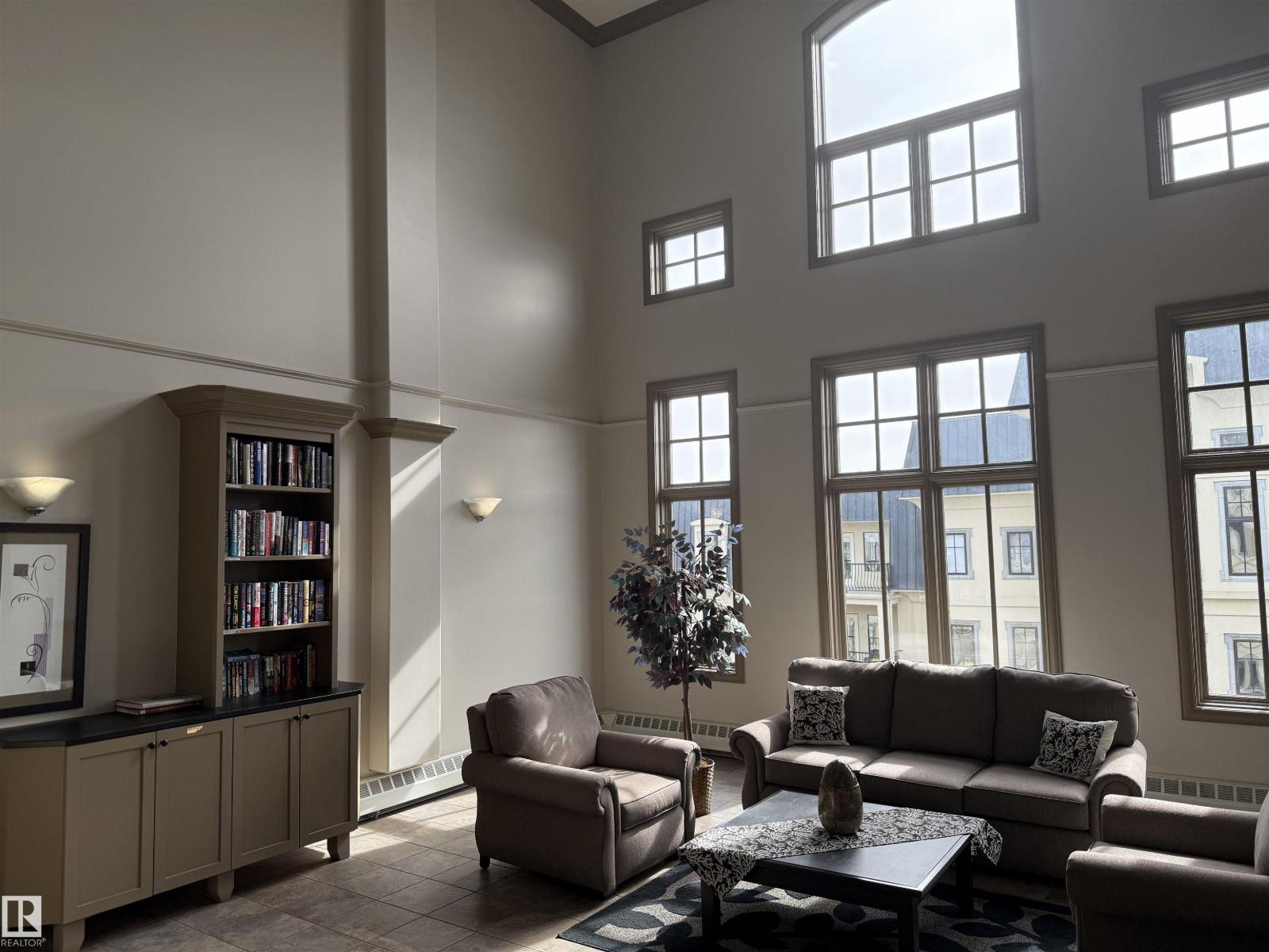 #438 1406 HODGSON WY NW