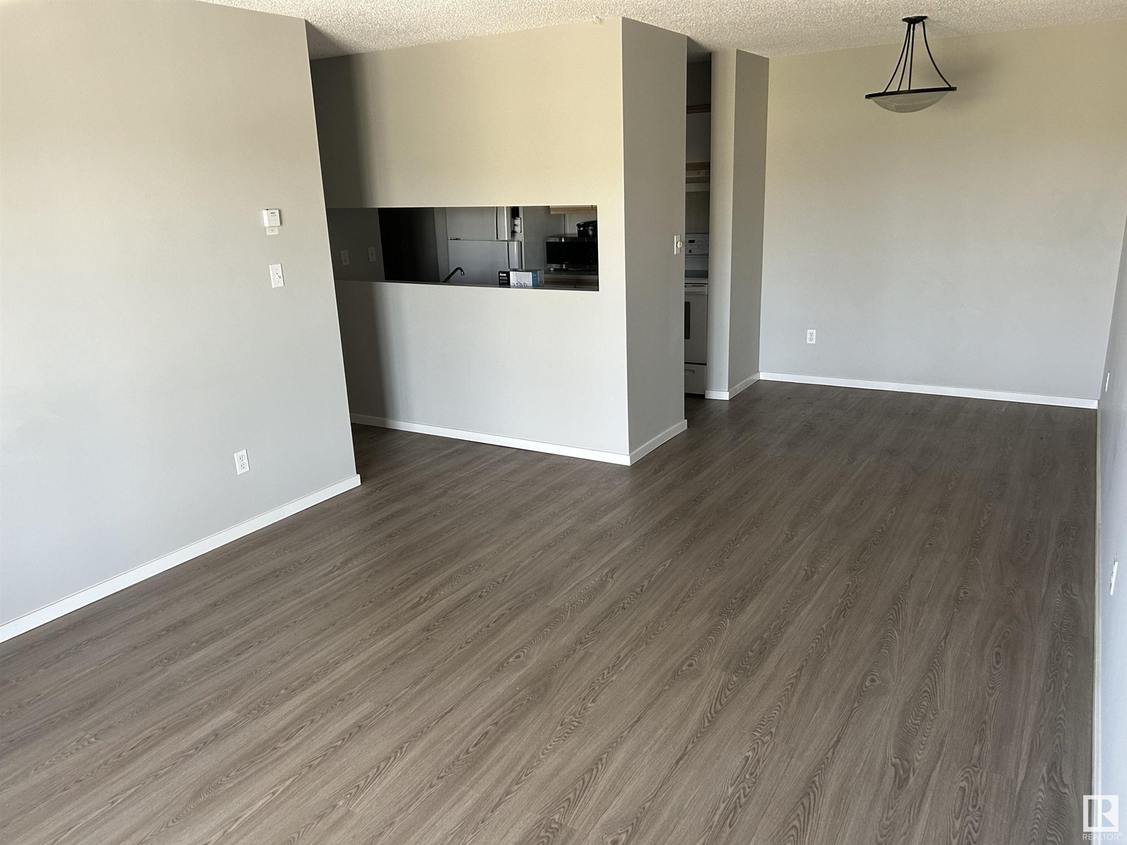 #310 5065 31 AV NW