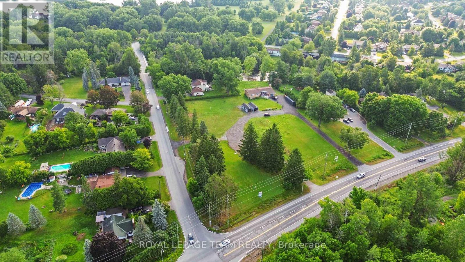 4003 RIDEAU VALLEY DRIVE N