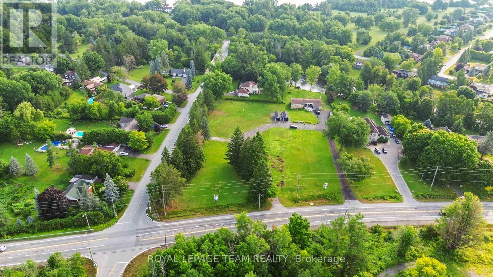 4003 RIDEAU VALLEY DRIVE N