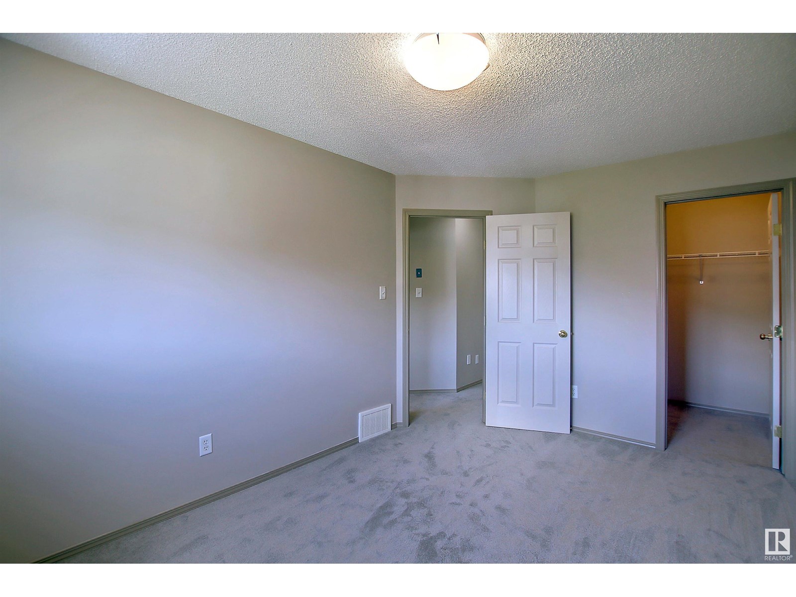 8129 7 AV SW