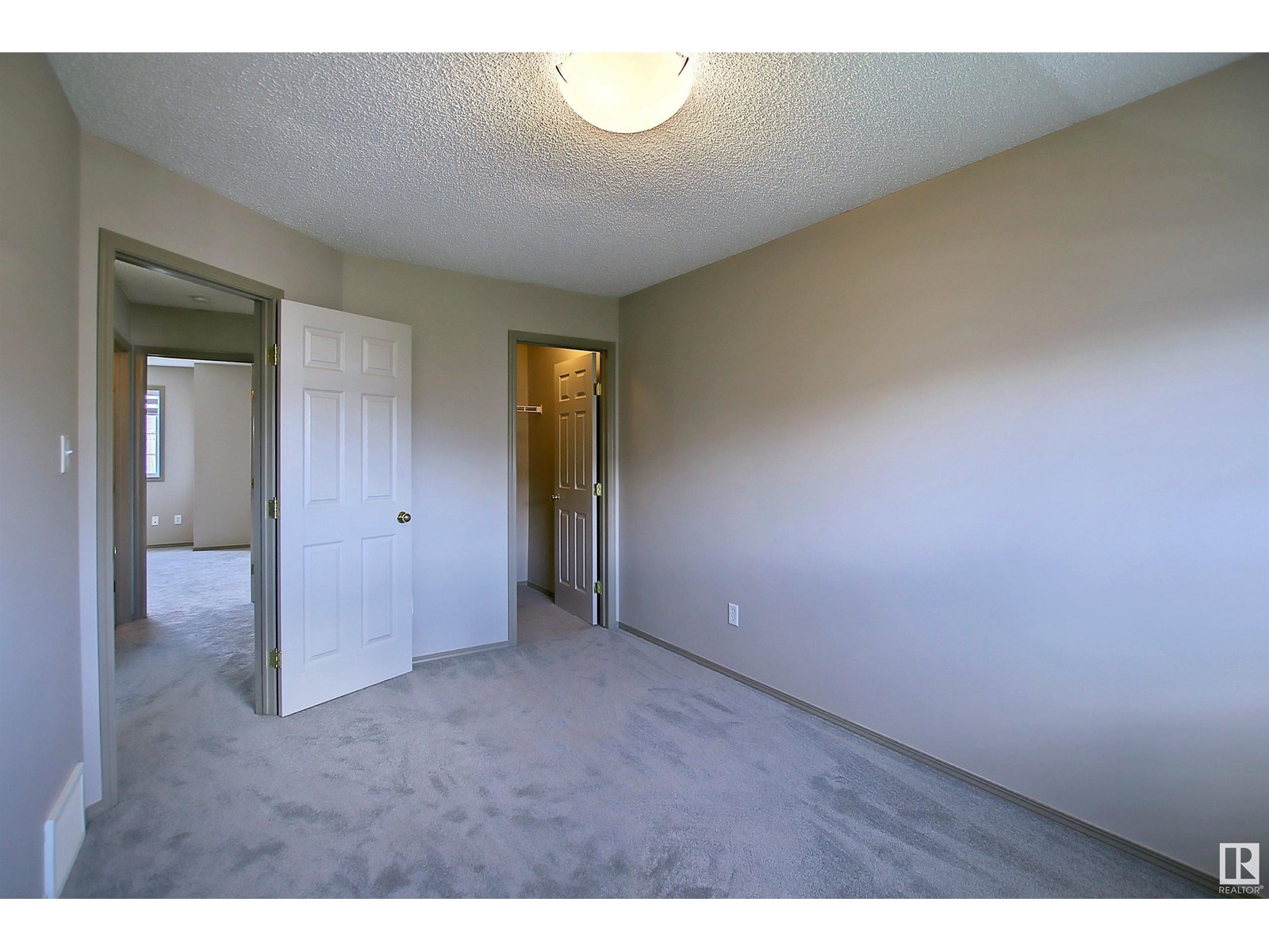 8129 7 AV SW