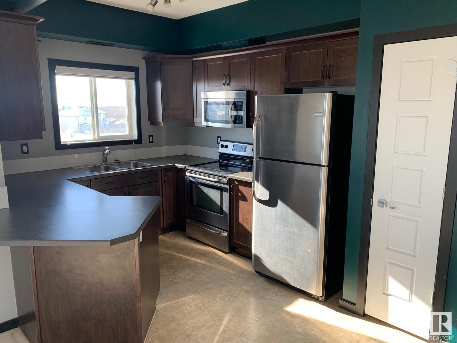 #318 13835 155 AV NW