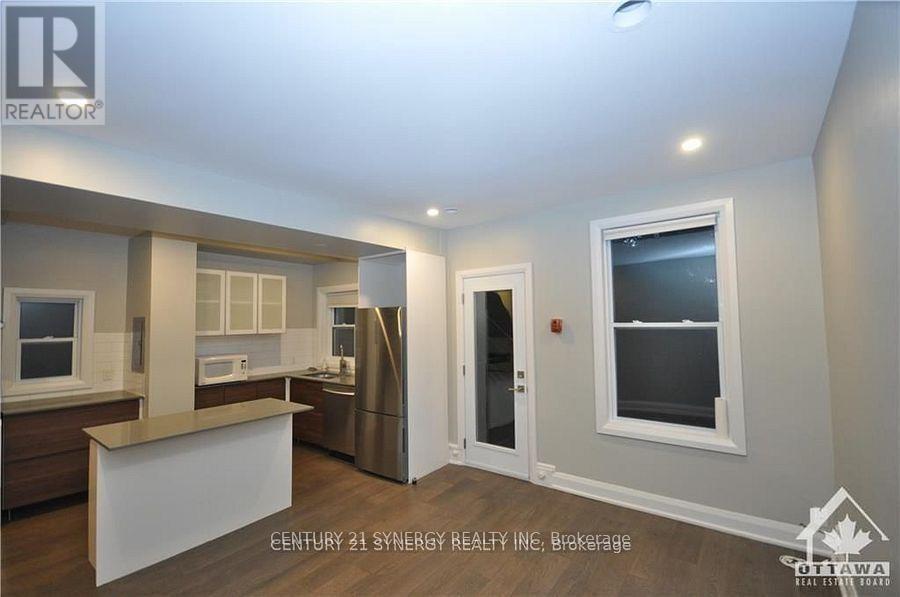 2 - 571 MCLEOD STREET