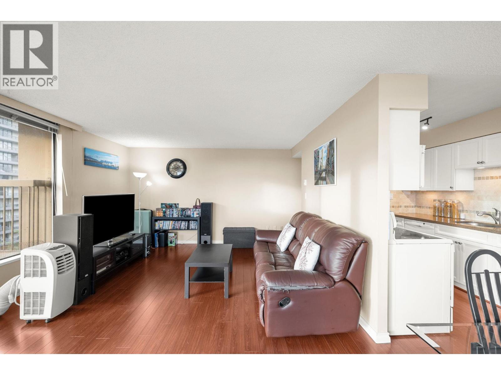 1108 2041 BELLWOOD AVENUE