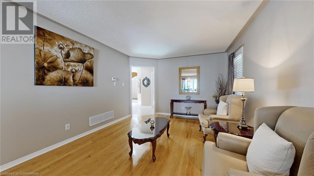 102 MULLIS Crescent