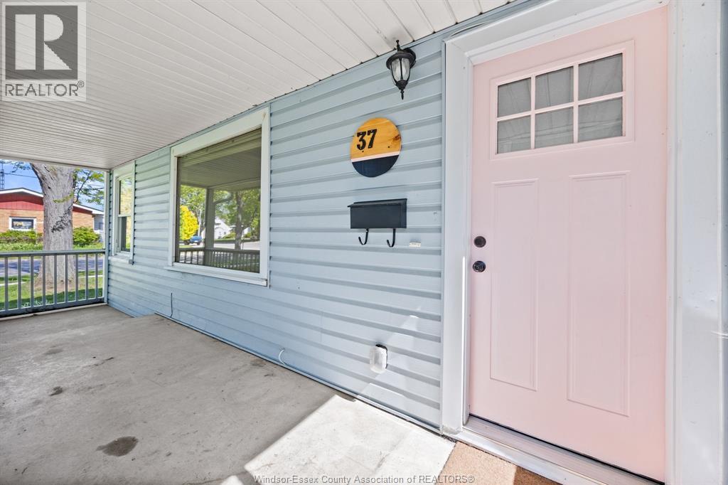 37 RICHARDSON AVENUE