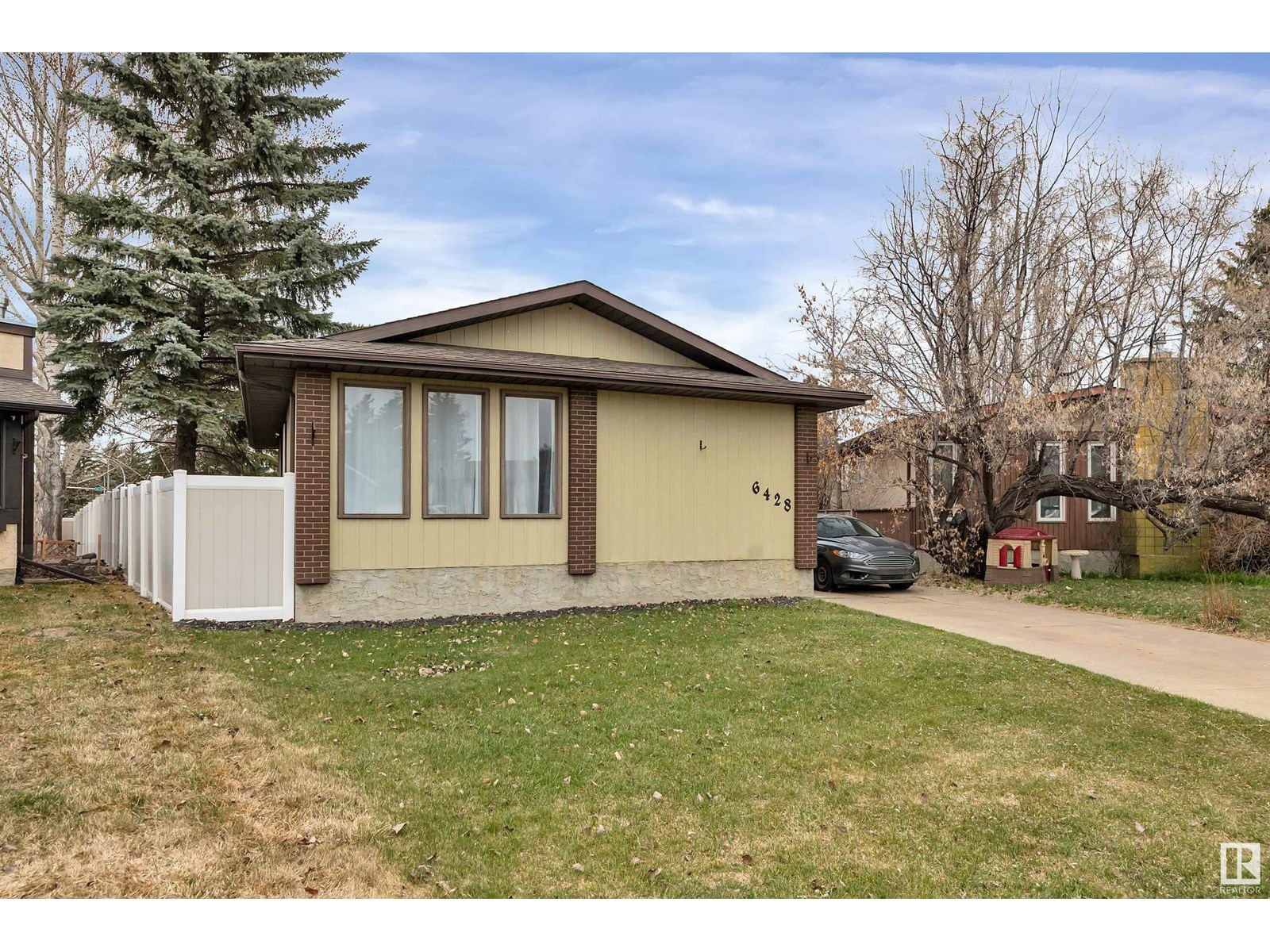 6428 15 AV NW
