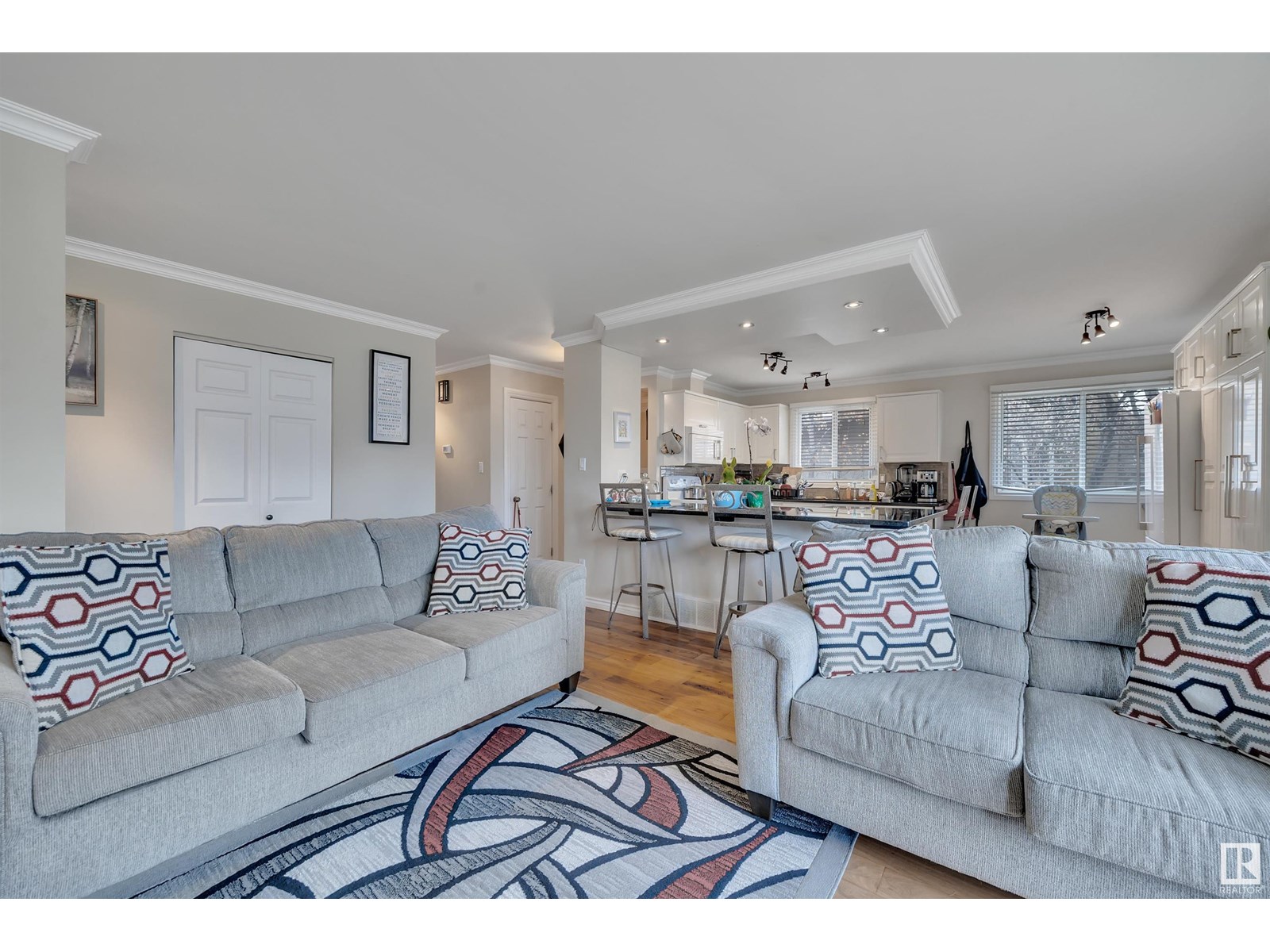 6428 15 AV NW