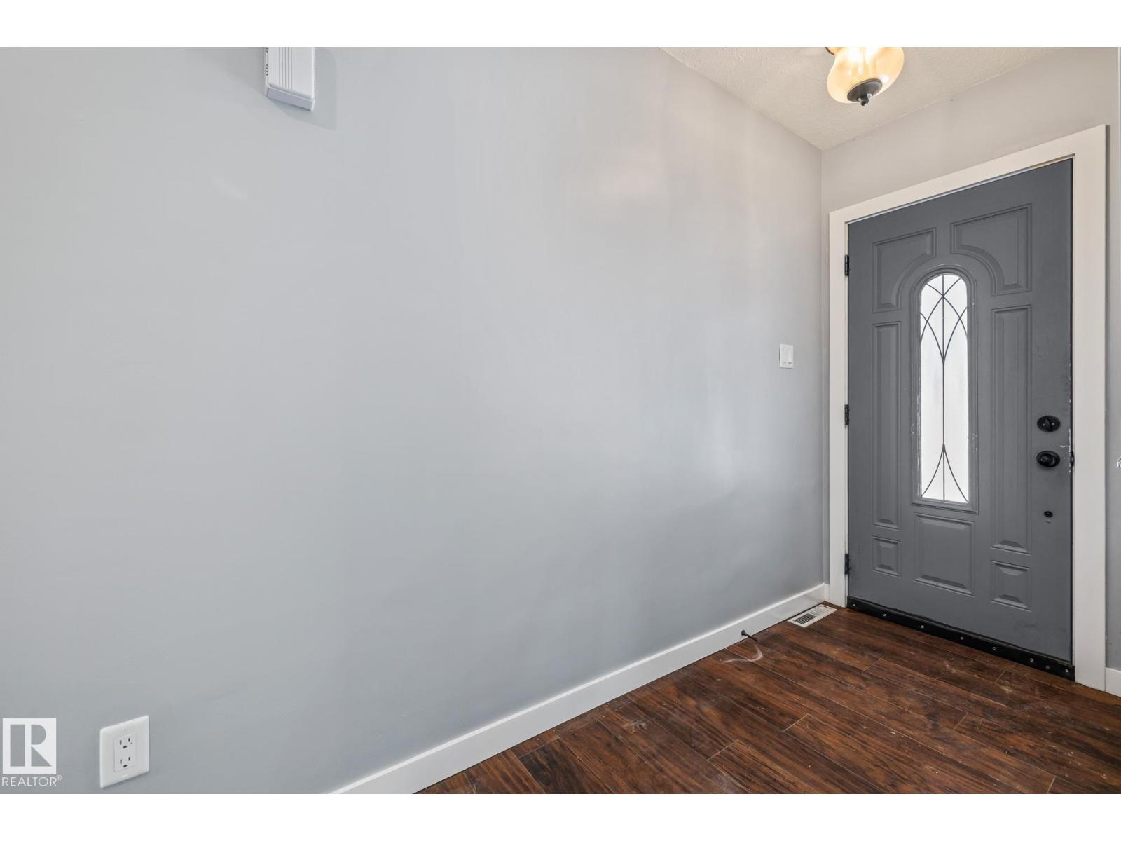 13608 137 ST NW