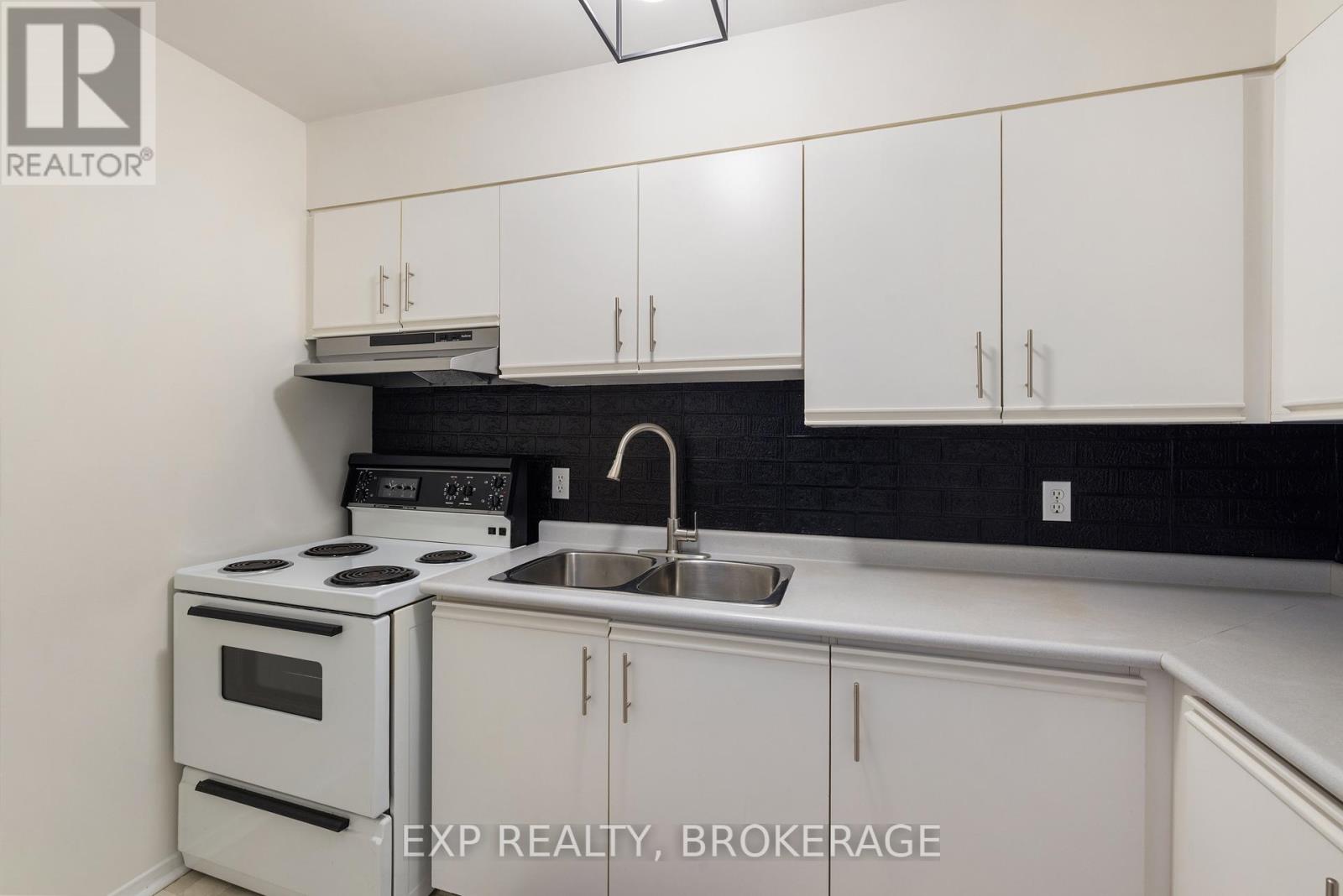 302 - 310 KINGSDALE AVENUE