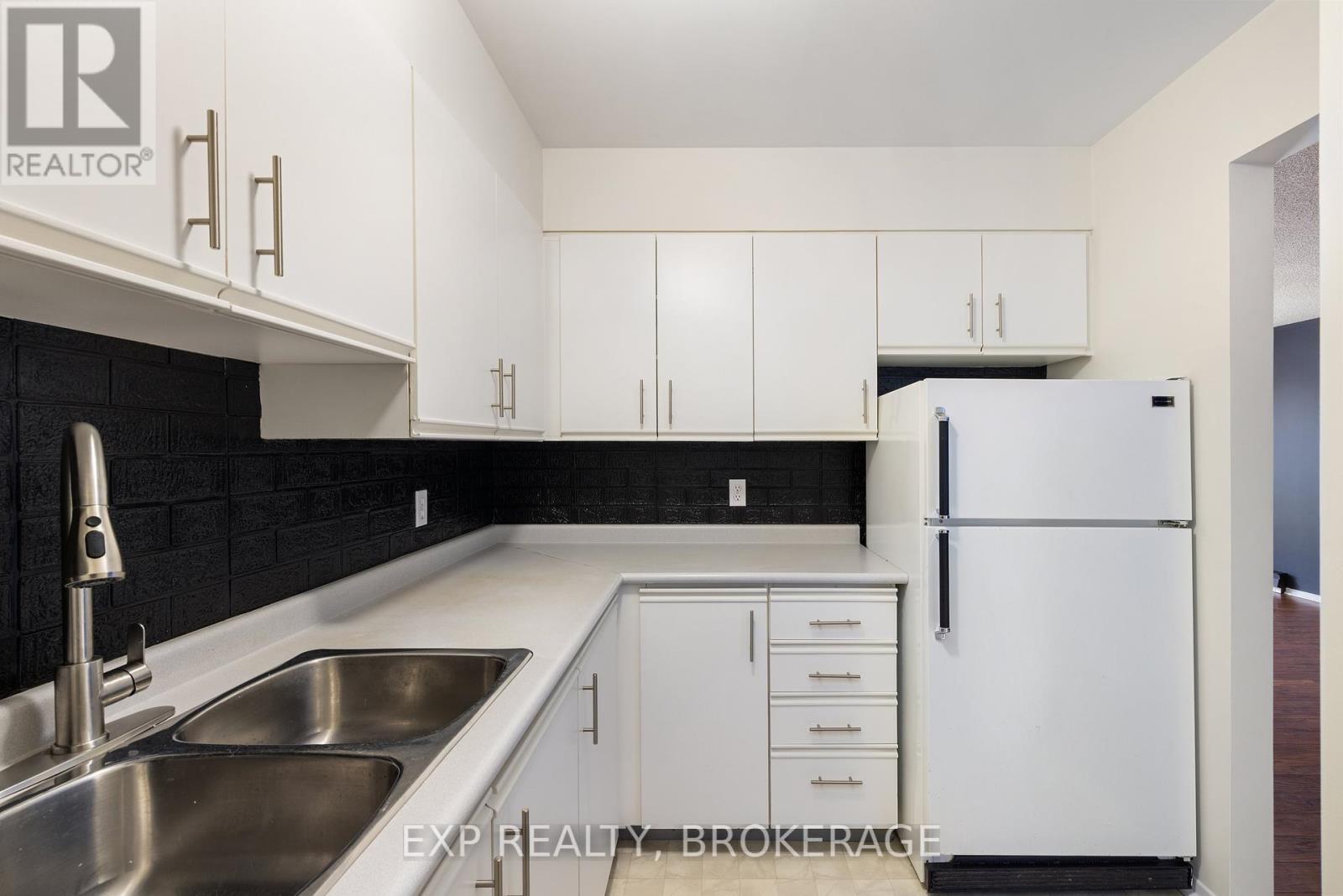 302 - 310 KINGSDALE AVENUE