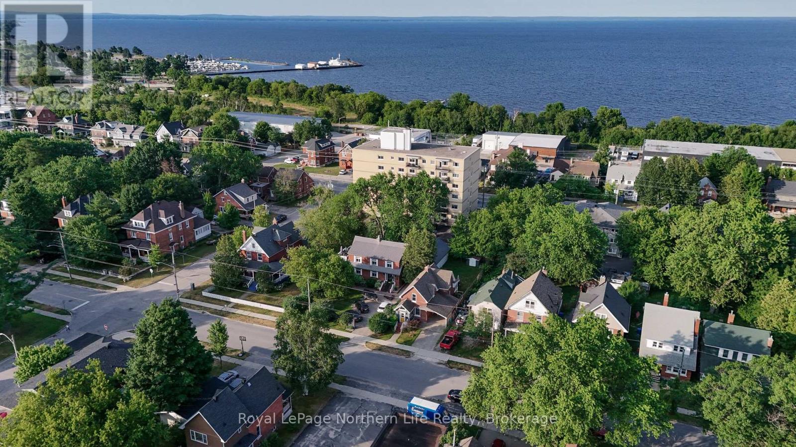 833 MCINTYRE STREET W