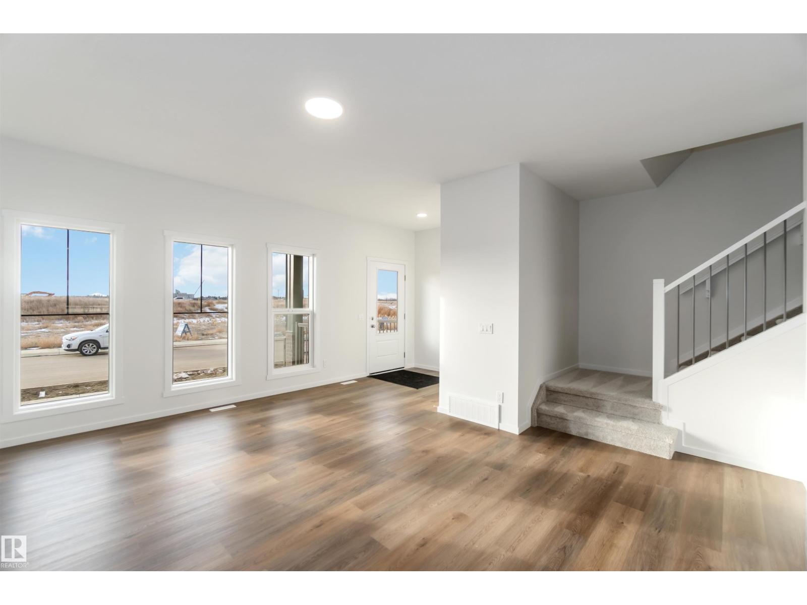 5452 Hawthorn RU SW SW