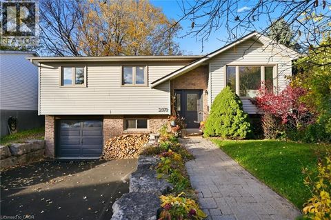2373 CAYUGA Court Burlington ON L7P3L5