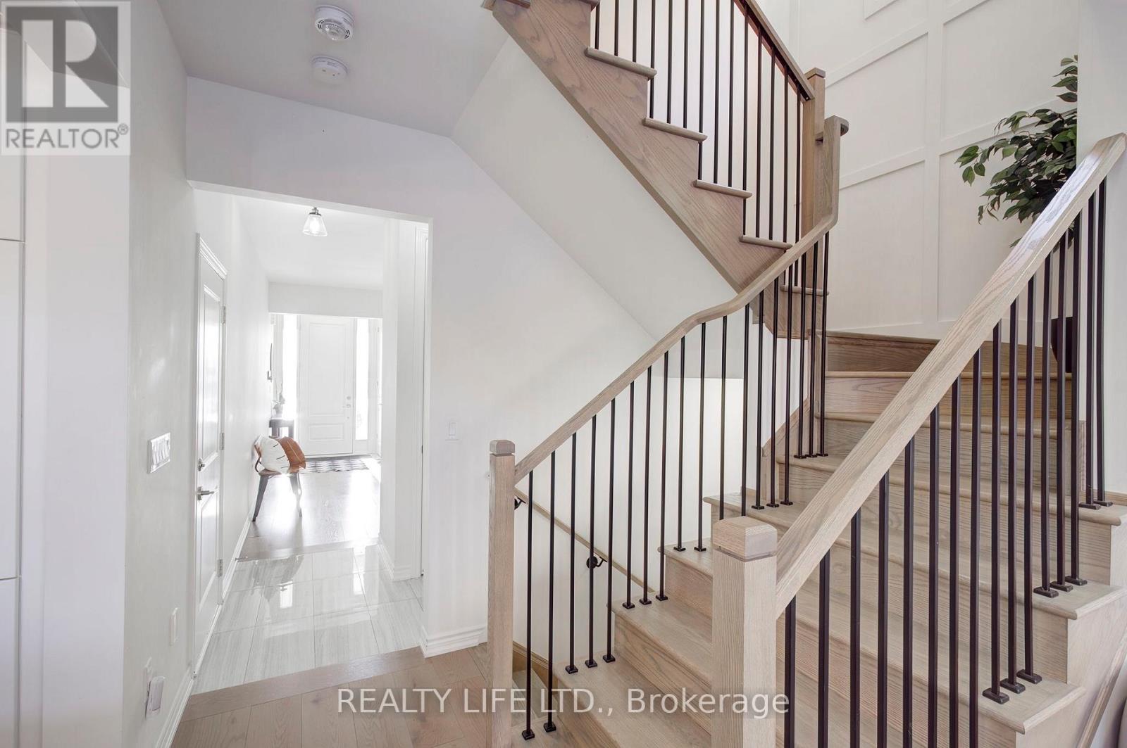 484 THORNBORROW COURT