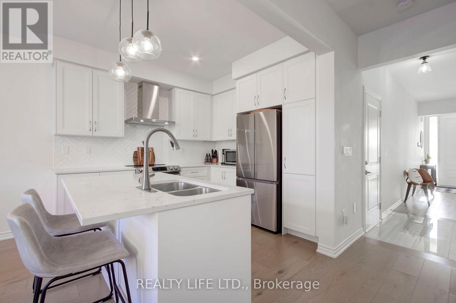 484 THORNBORROW COURT