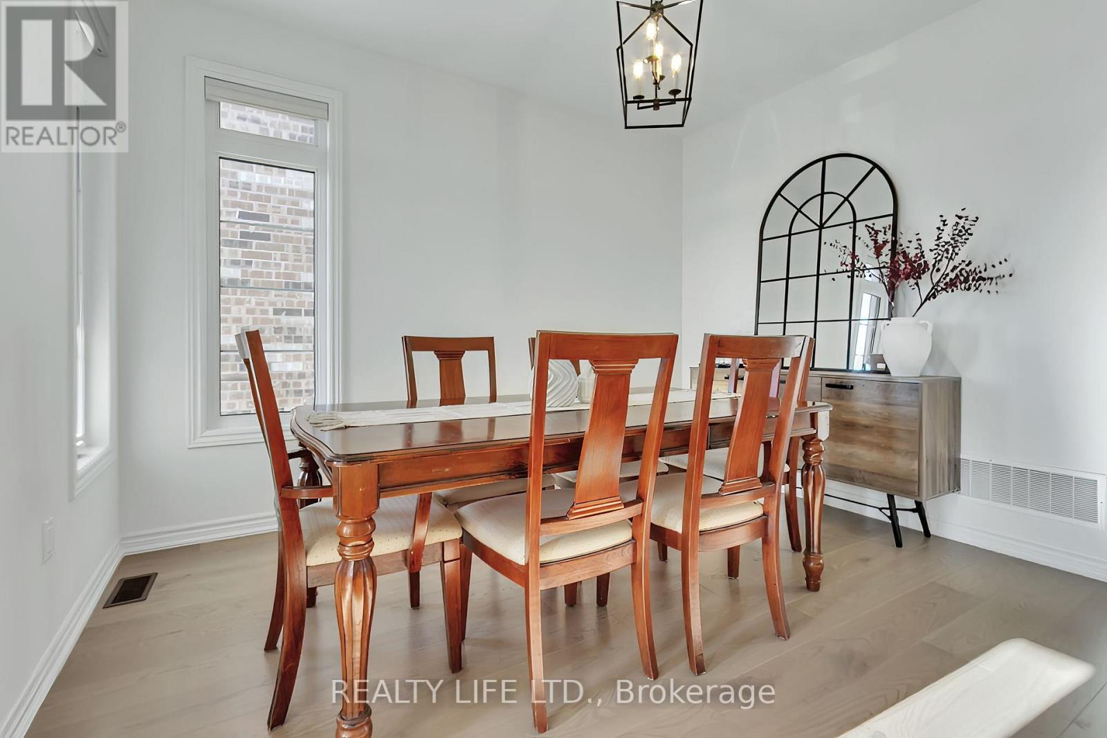 484 THORNBORROW COURT