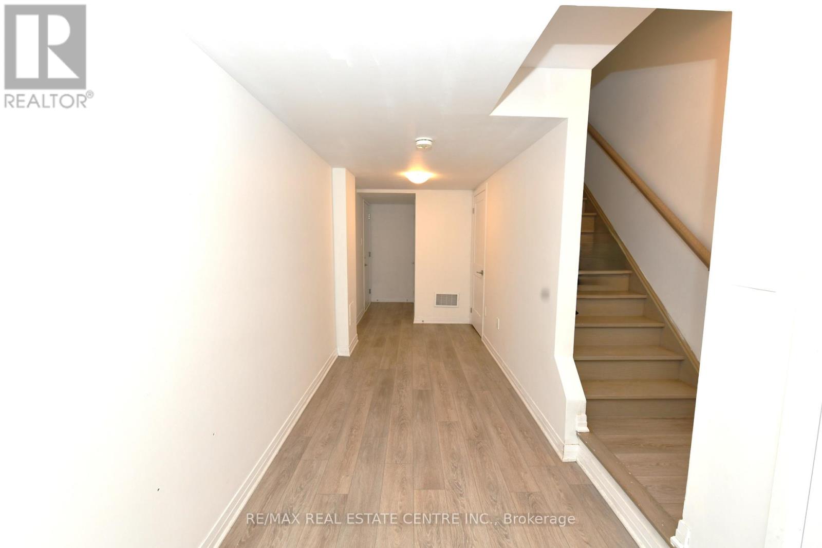 70 - 51 SPARROW AVENUE