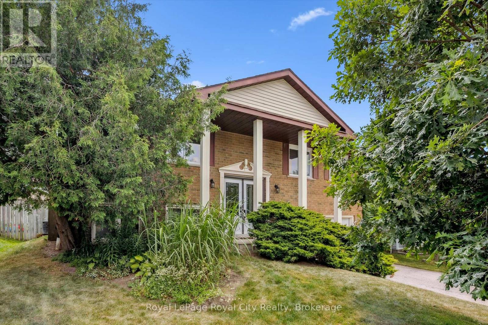 9 DUNHILL CRESCENT