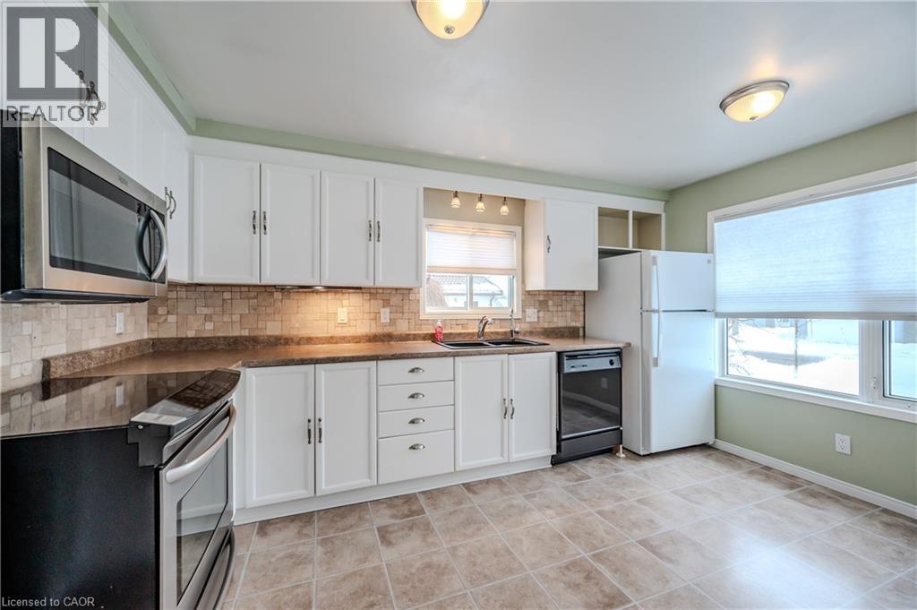 3 ROLLING BROOK Lane