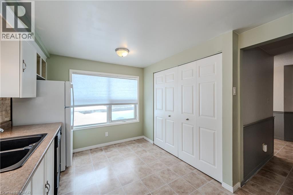 3 ROLLING BROOK Lane