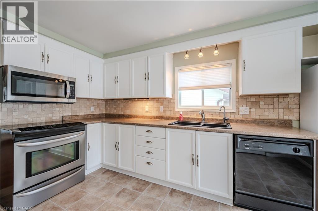 3 ROLLING BROOK Lane