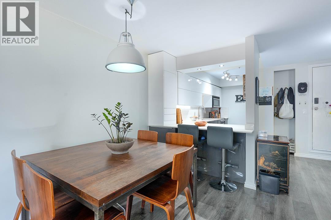 102 3981 FRASER STREET