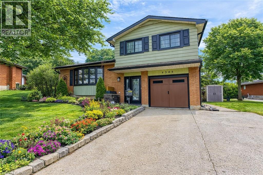 4504 QUEENSWAY Gardens