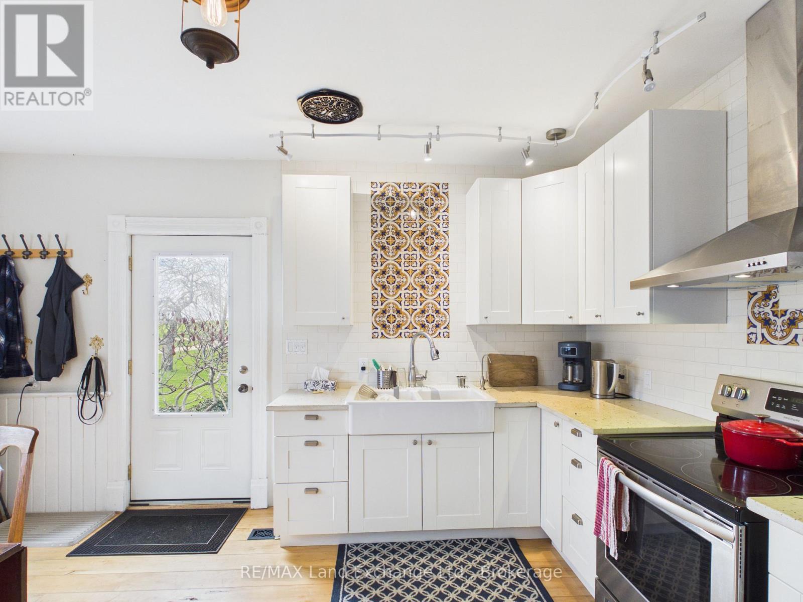 208 AUSTIN SIDE ROAD S