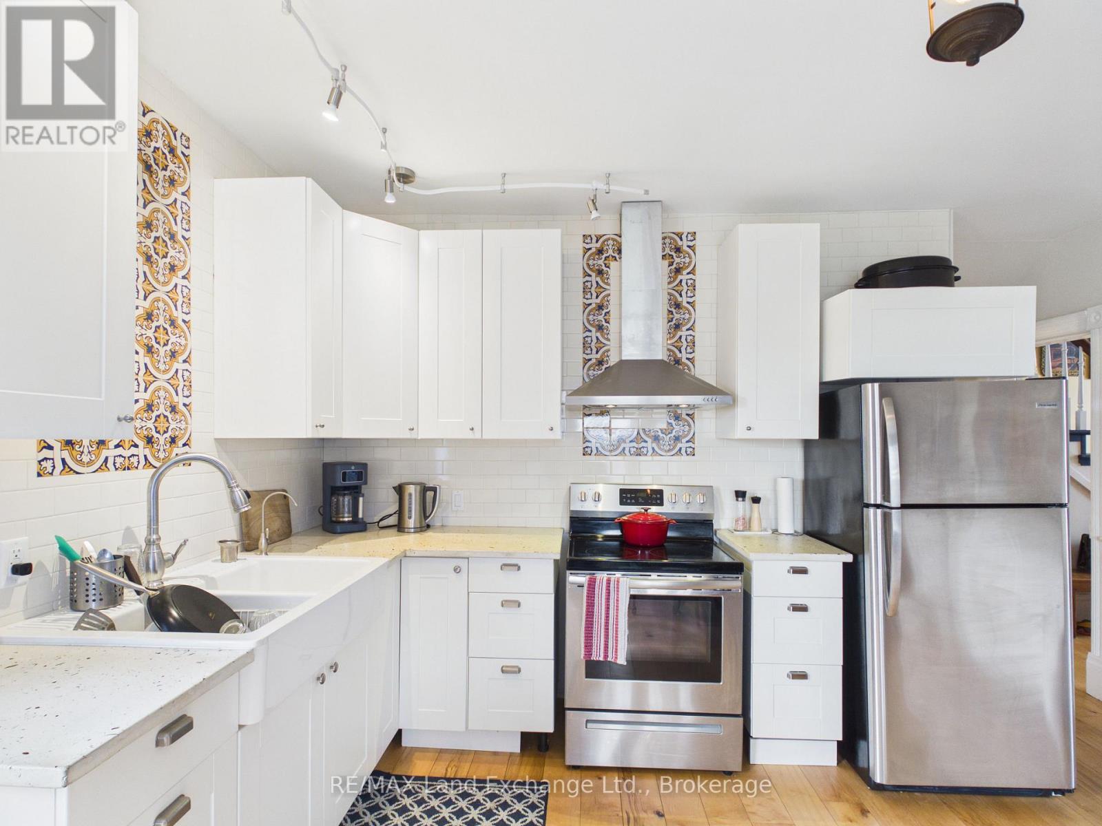 208 AUSTIN SIDE ROAD S