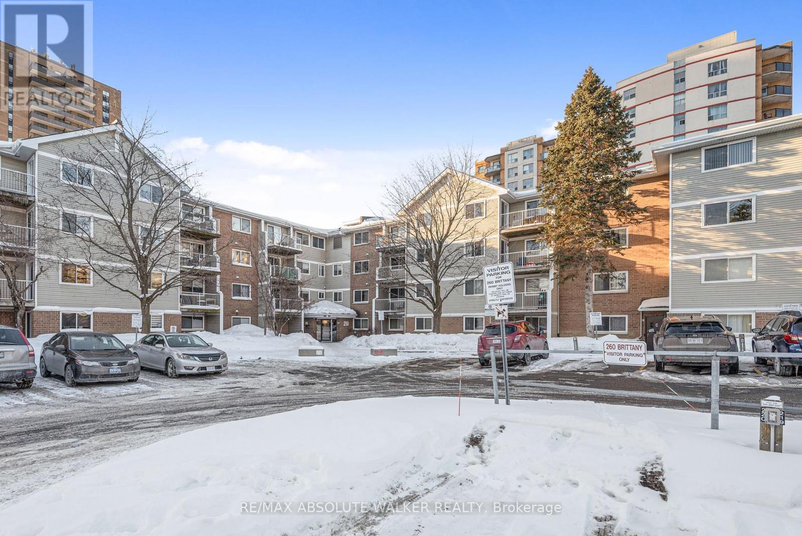 Photo 1 of 16 — 318 - 250 BRITTANY DRIVE Unit 318, Ottawa, ON K1K4M1