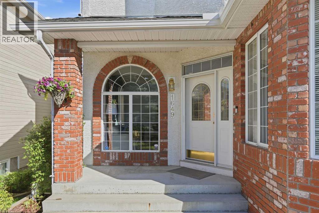 1649 Evergreen Hill SW
