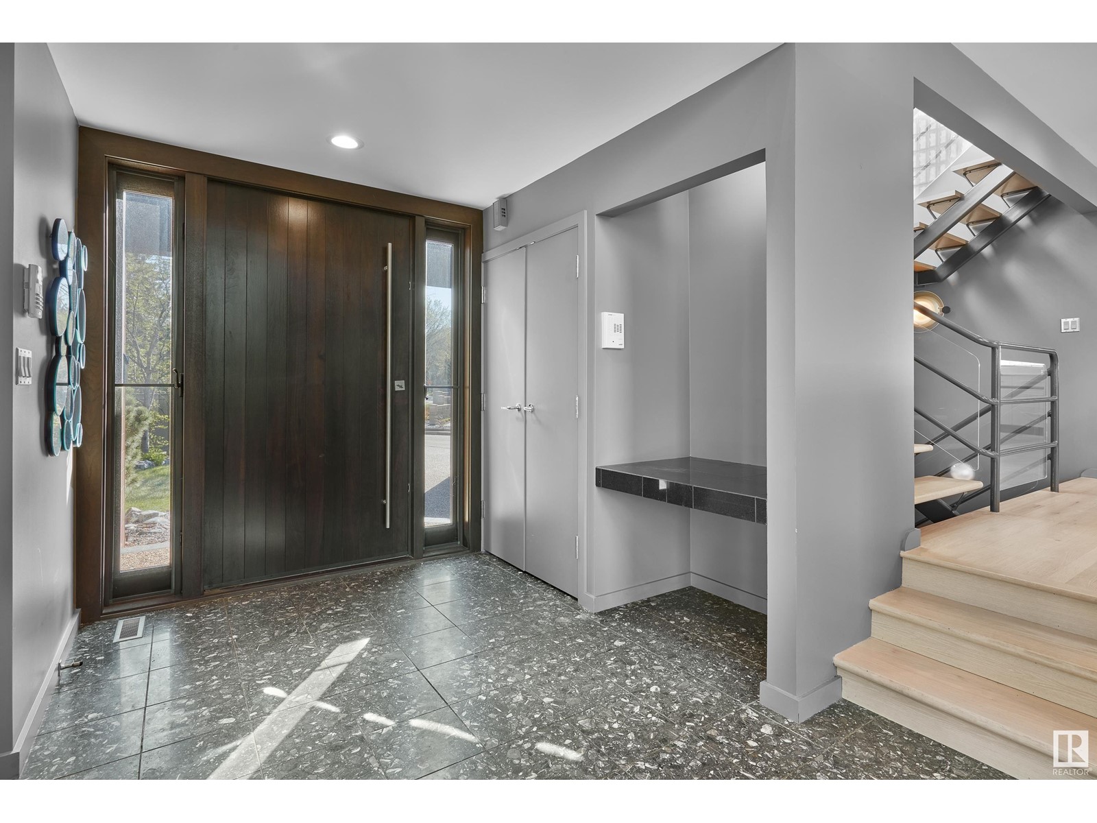 7 PATRICIA PL NW