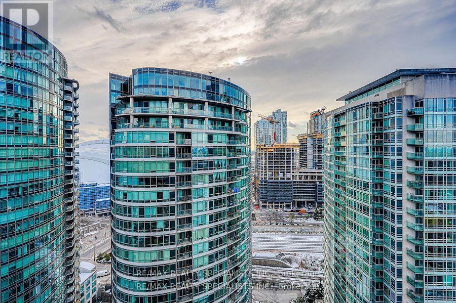 2305 - 352 FRONT STREET