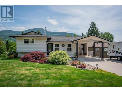 909 8TH Street Montrose BC V0G1P0